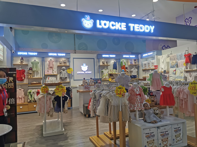 商業展柜設計：重構消費場景的視覺引擎