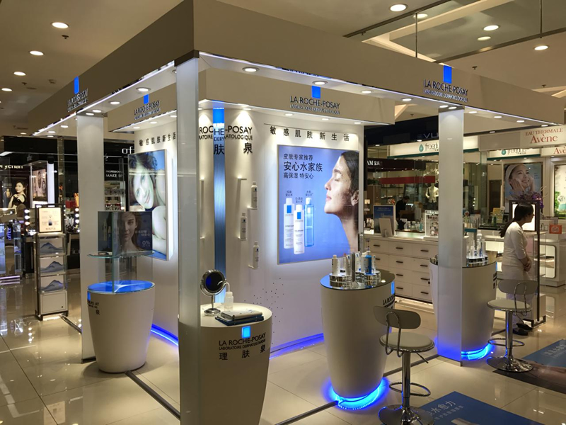 展柜設計定制:以創新與匠心重塑商業空間價值