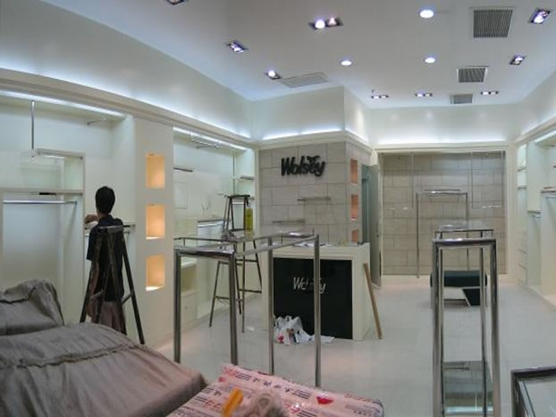 店鋪道具定制：商業空間賦能的創新引擎